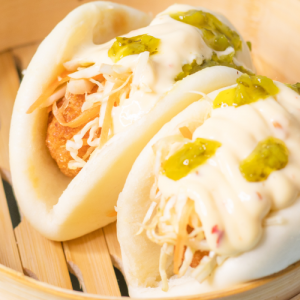 CRISPY CHICKEN BAO BUN