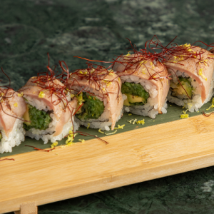 TUNA WAKAME ROLL